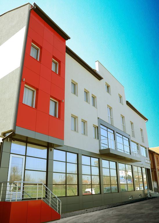 Garni Hotel Crystal Ice Ni Eksteriør billede