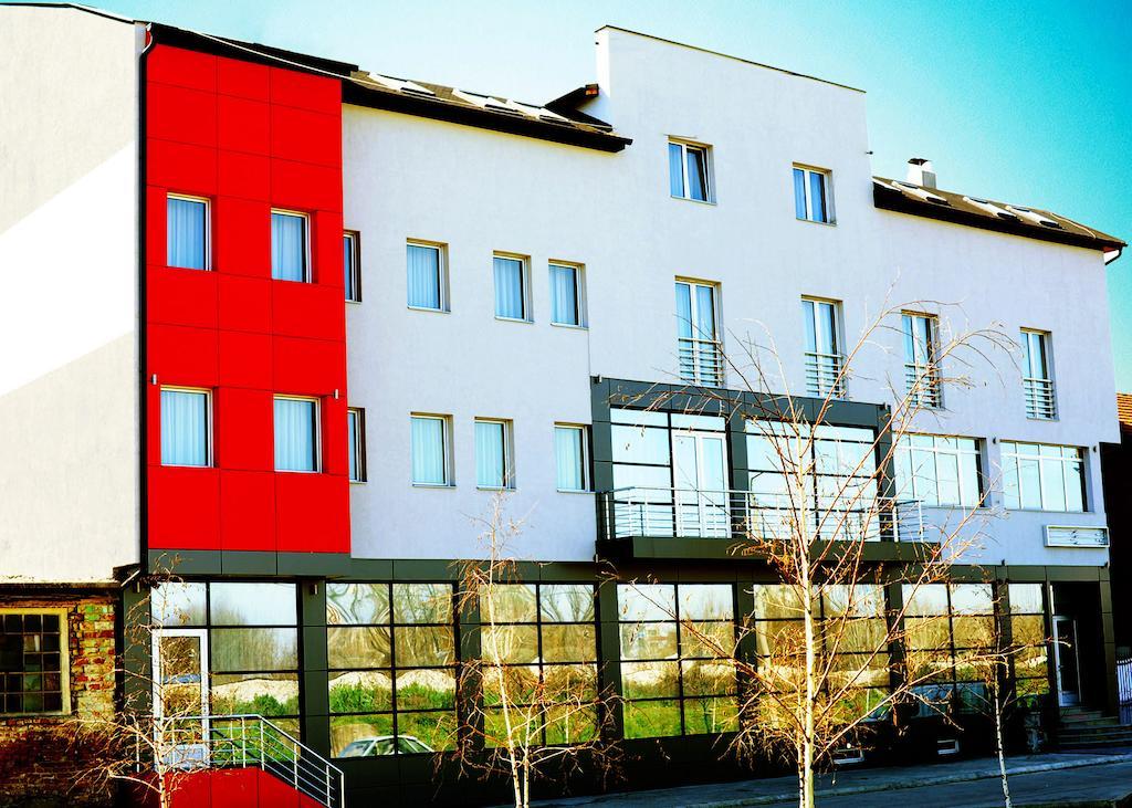 Garni Hotel Crystal Ice Ni Eksteriør billede