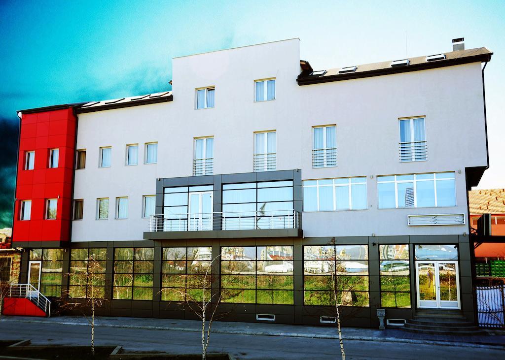 Garni Hotel Crystal Ice Ni Eksteriør billede